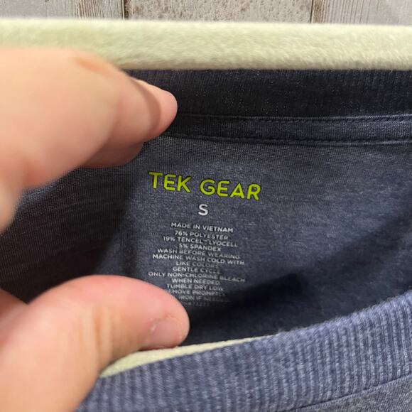 Tek Gear Navy Blue Gym Moisture Wicking Tshirt Womens Size Small Workout - Picture 3 of 6